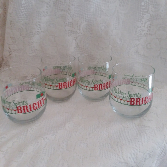Set 4 Holiday Wine Glasses Making Spirits Bright - Picture 3 of 7